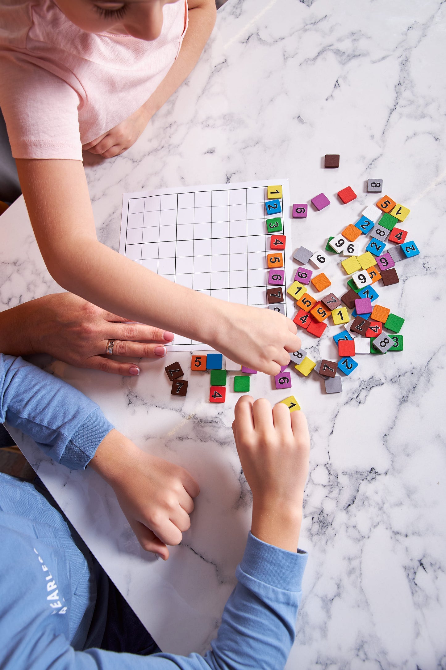 Игра настольная Судоку с деревянными фишками "Два в одном, цифры"