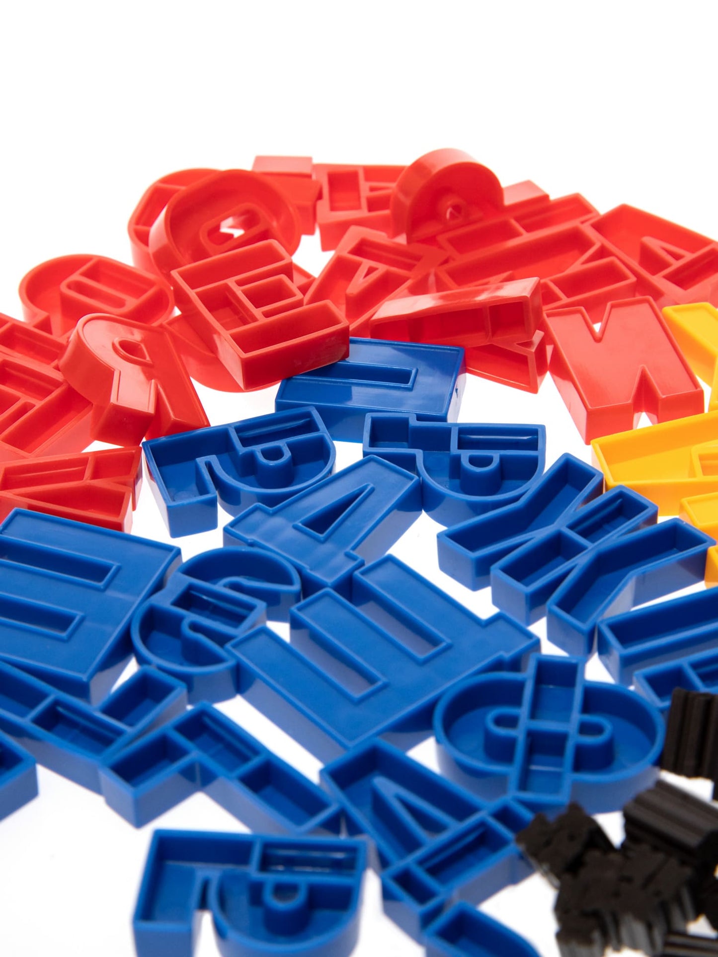 МАГНИТНАЯ АЗБУКА. НАБОР БУКВ РУССКОГО АЛФАВИТА (H=35, 106 ШТ.) в кор.10шт