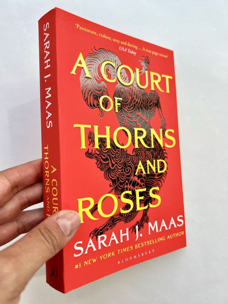 A Court of Thorns and Roses Sarah J. Maas Королевство шипов и роз Сара Дж Маас / Книги на английском языке