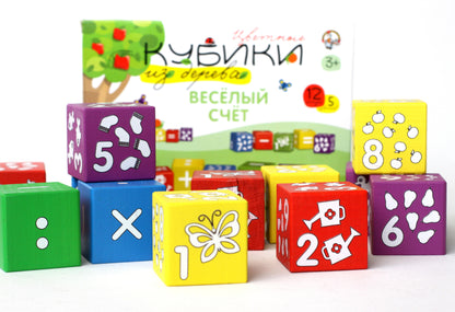 Деревянные кубики "Веселый счет"(Набор деревянных кубиков . 12 штук 5 цветов с закругленными углами. Белые знаки, цифры et des prévisions pour куб разноцветных
