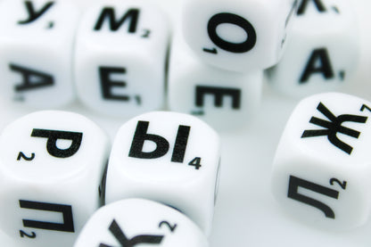 Игра настольная в жестяной коробочке "Кубики для умников" Словодел (жестяная коробочка)