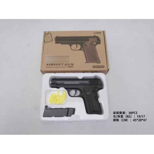 Le pistolet métallique, dans le magasin privé, avec les pistolets C-17 dans le cor. dans le cor.36шт