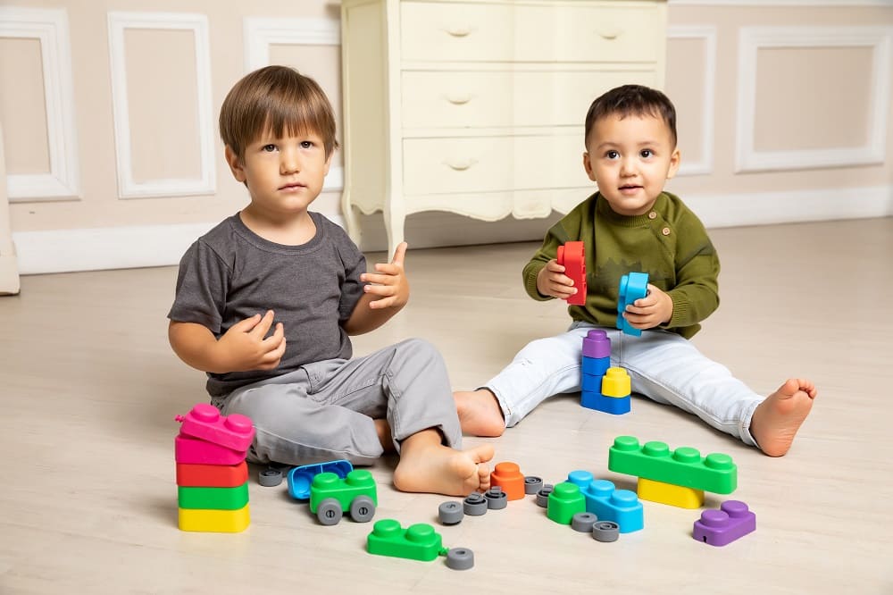 ДК.Конструктор "Мягкие кирпичики plus. Веселый транспорт" 10 детей+колесики арт.04031