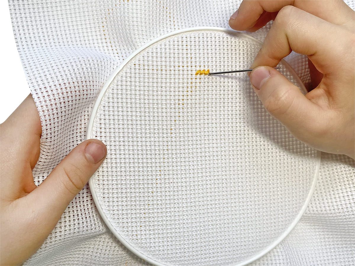 Набор для творчества. Вышивка "Дельфин" (с рамкой и пяльцами)