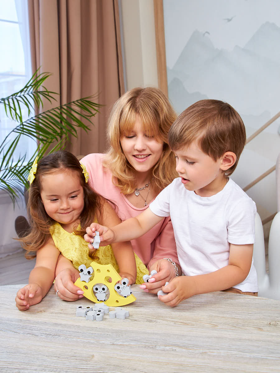 Jeux de jouets pour bébé "Мышиные качели"