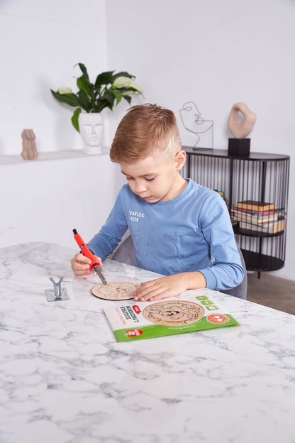 Выжигание по дереву. Дощечка для выжигания "Зайка" (круг 130 мм, конверт)