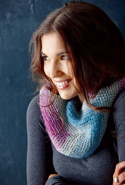 Книга: Вяжем градиентным узором.Модели с мягким переходом цвета: техника "омбре". Спицы Штайнбах Т. ISBN 978-5-91906-664-4 ст.30