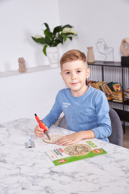 Выжигание по дереву. Дощечка для выжигания "Динозаврик" (круг 130 мм, конверт)