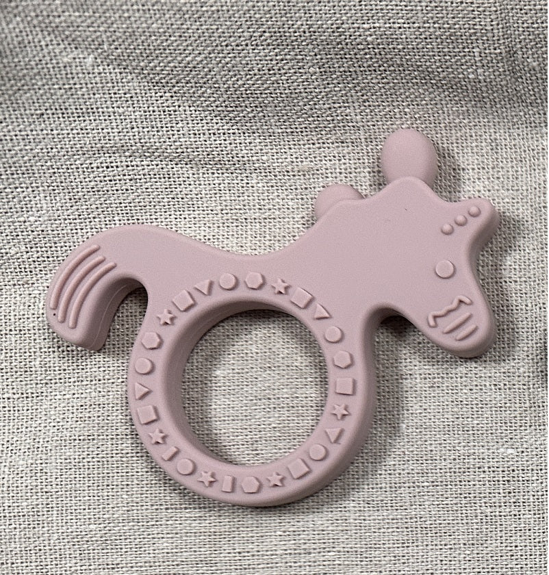 Angel dreams. SK2004-2 Прорезыватель силиконовый "Морской конек" (пыльная роза)