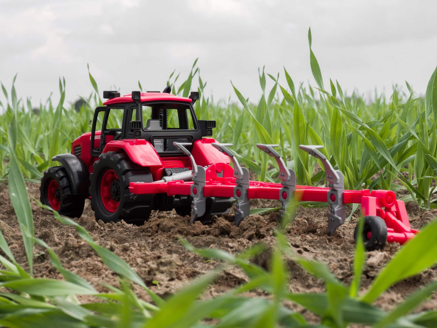 Полесье. Трактор "Belarus" с плугом арт.91338