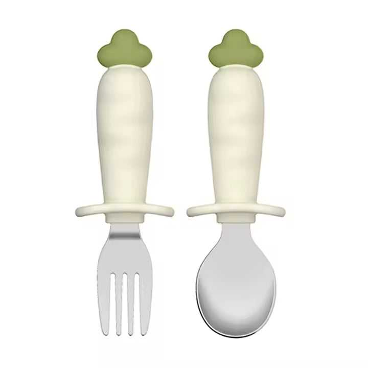Angel dreams. SK2011-2 Набор детских столовых приборов в виде морковки "Ложка+вилка" (цвет молочный)