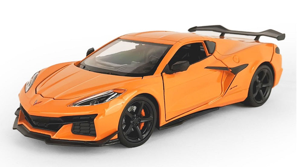 Welly. Машинка 1:38 "Chevrolet Corvette Z06 2023" оранжевый арт.43830W-OR