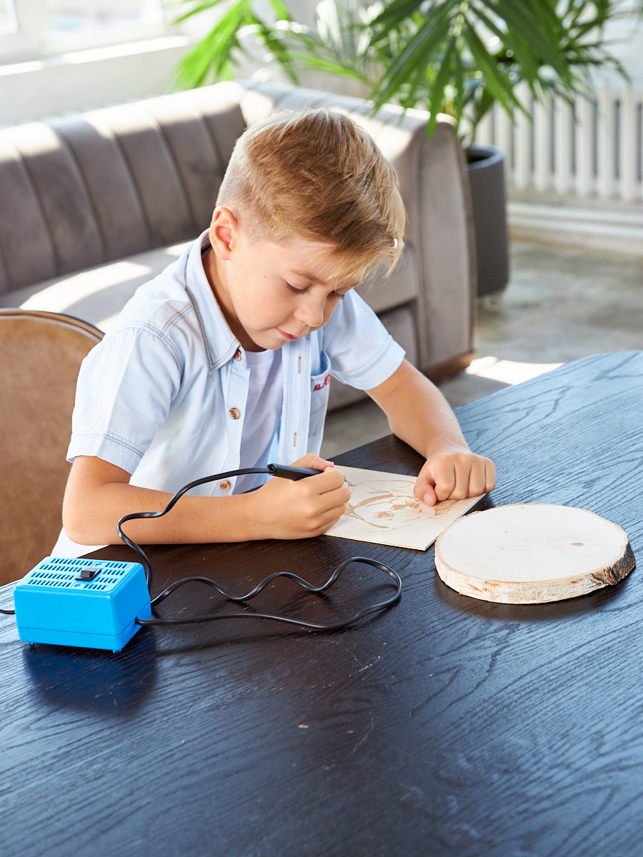 Выжигание. Электроприбор для выжигания по дереву и ткани "Узор-10к" (5 досок, 5 кусков ткани)