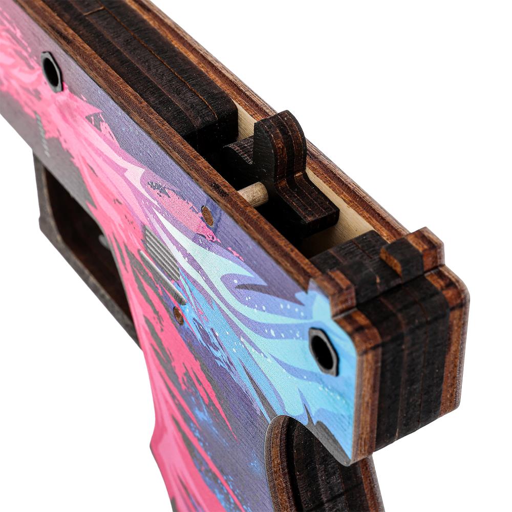 Le pistolet décoratif (suvenirnoe) est livré dans un paquet Buratino en cor.15шт
