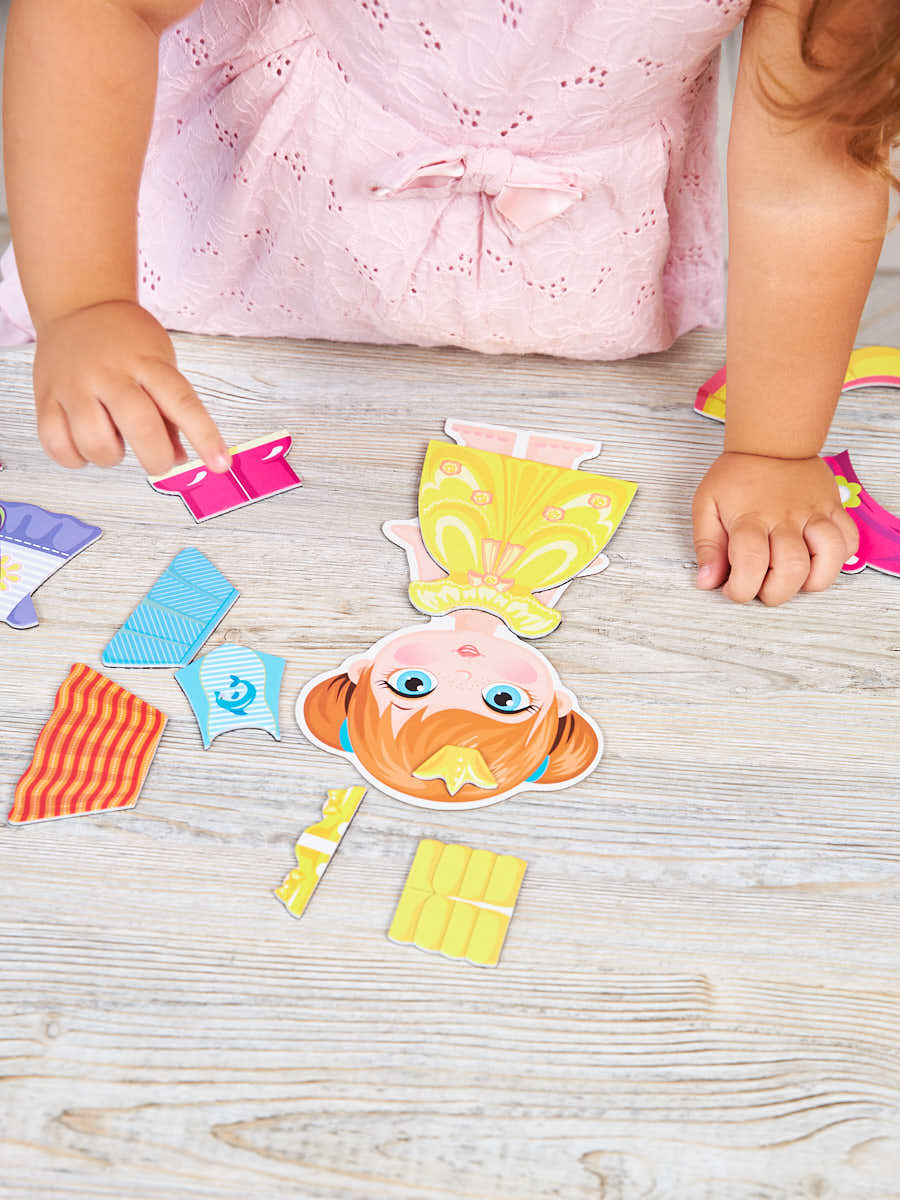 ДК.Игра магнитная "Одевашки. Лиза". Série Магнитные истории арт.01912 /14