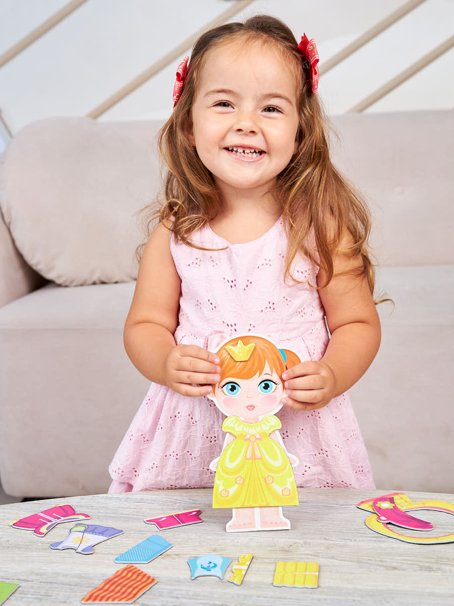 ДК.Игра магнитная "Одевашки. Лиза". Série Магнитные истории арт.01912 /14